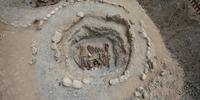 Escavação arqueológica no antigo cemitério de Jirzankal, nas remotas Montanhas Pamir, no oeste da China, revelou dez recipientes de madeira usados como queimadores de incenso
