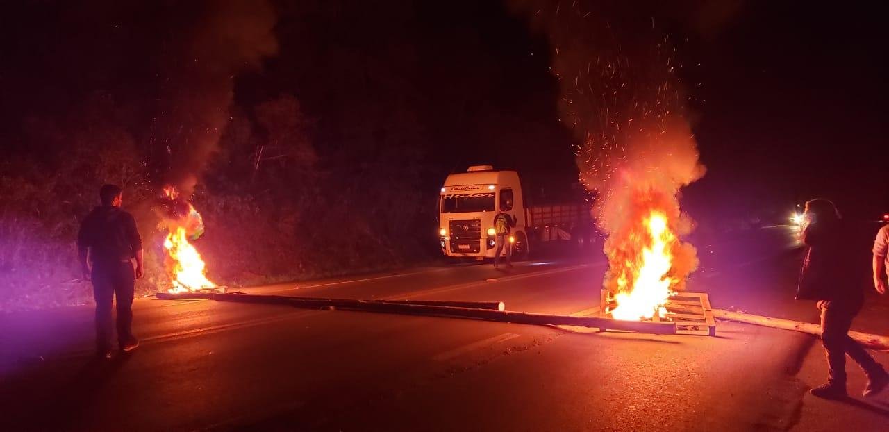 Manifestantes fazem protestos em Caxias do Sul