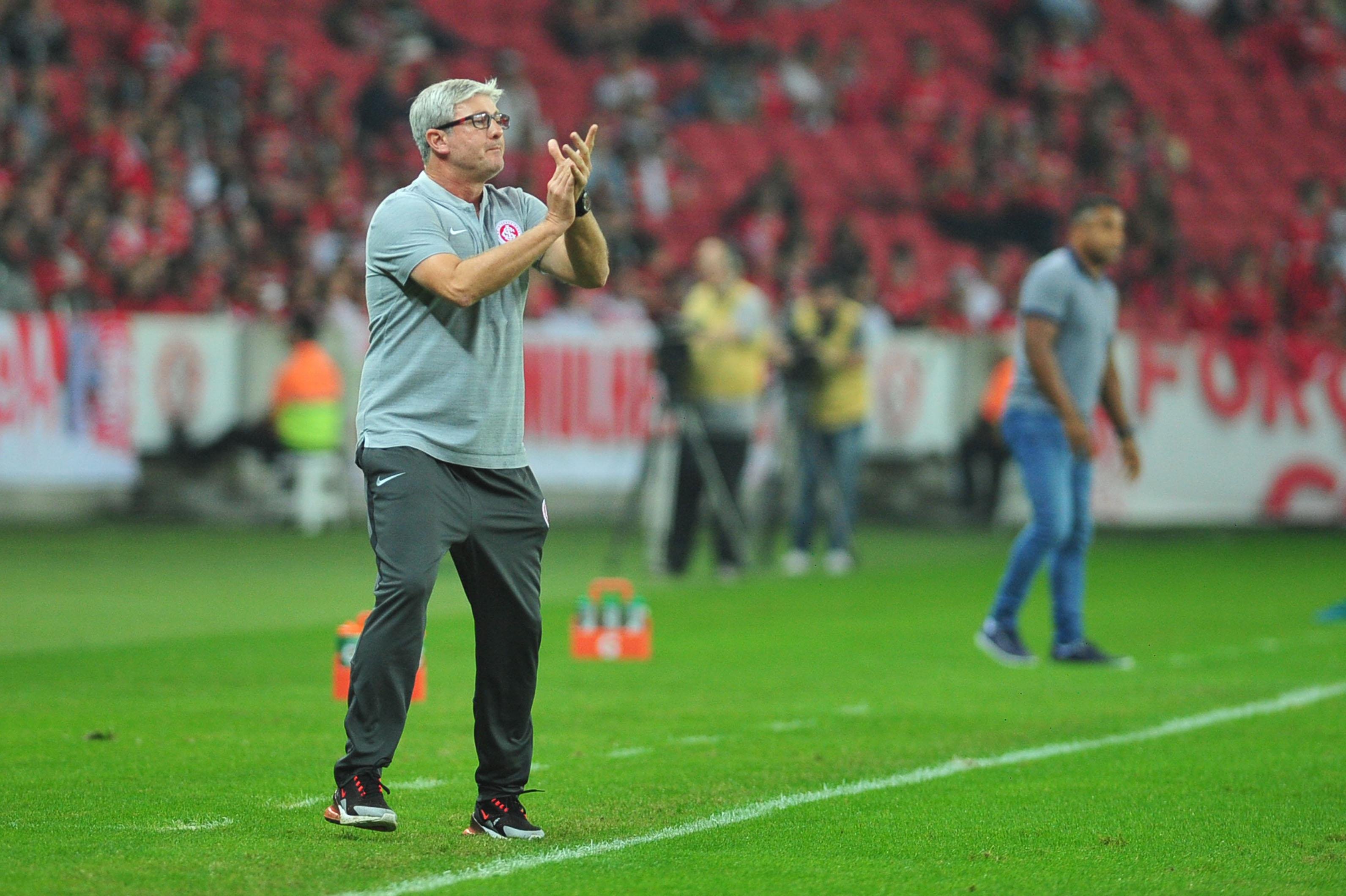 Odair Hellmann aguarda refor&ccedil;os para o Inter no segundo semestre