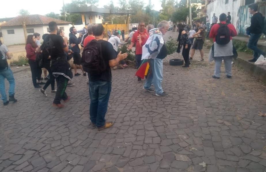 Manifesta&ccedil;&atilde;o foi realizada no come&ccedil;o da manh&atilde; em Santa Maria