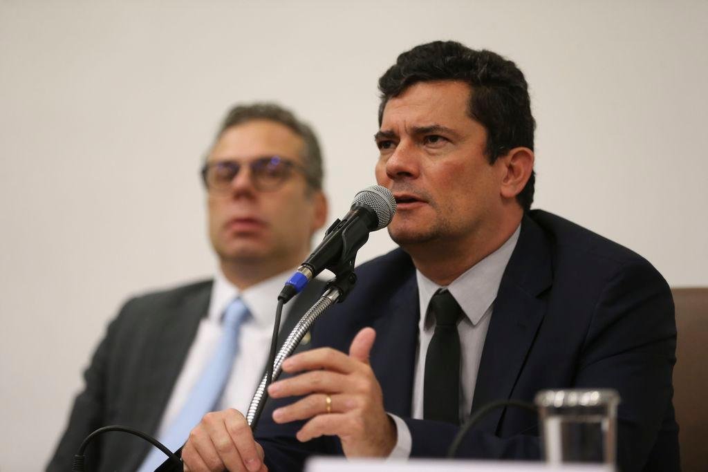 Sobre vazamentos, Moro afirmou que Pa&iacute;s est&aacute; diante de "crime em andamento"