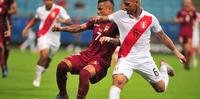 Seleção peruana teve boas oportunidades para fazer gols no jogo deste sábado