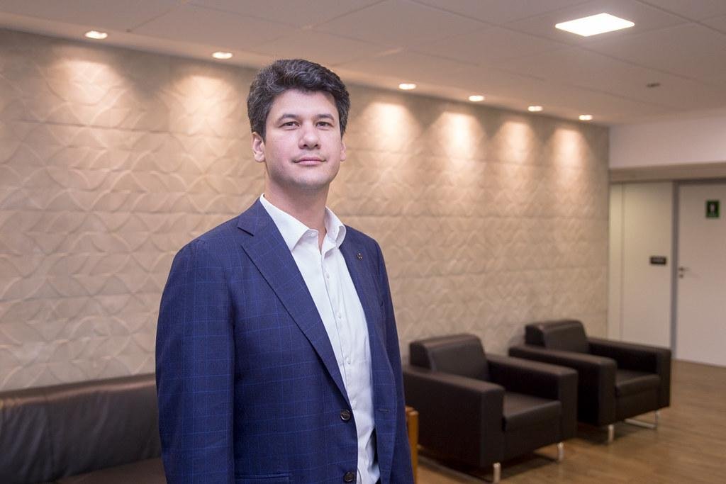 Gustavo Montezano &eacute; mestre em Economia pela Faculdade de Economia e Finan&ccedil;as (IBMEC-RJ) e graduado em Engenharia pelo Instituto Militar de Engenharia (IME-RJ)