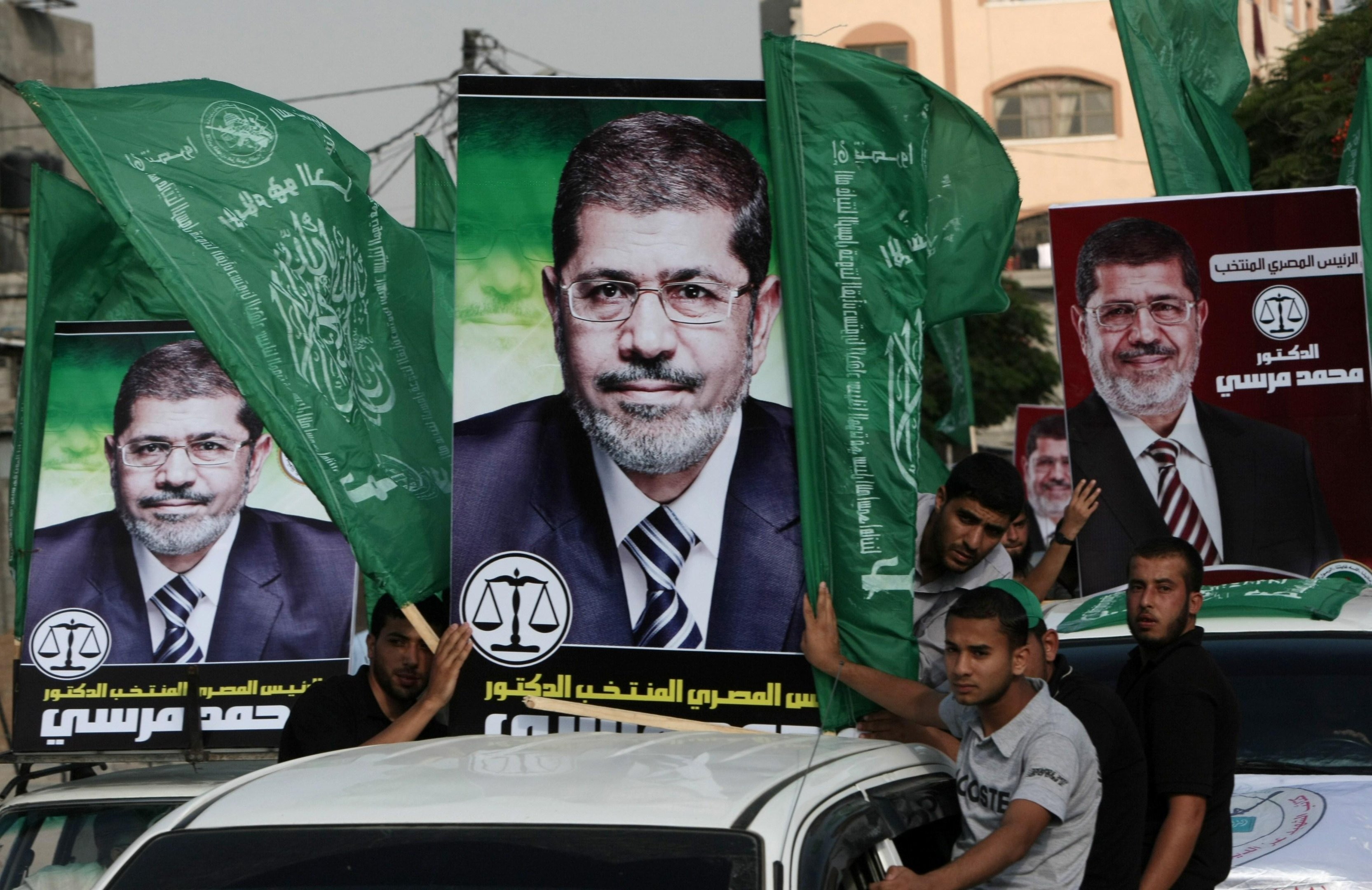 Mursi morreu ap&oacute;s desmaiar em audi&ecirc;ncia no Egito