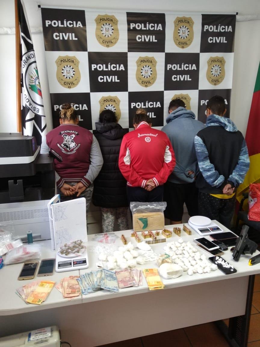 Cinco pessoas da mesma fam&iacute;lia foram presas por envolvimento com o tr&aacute;fico de drogas