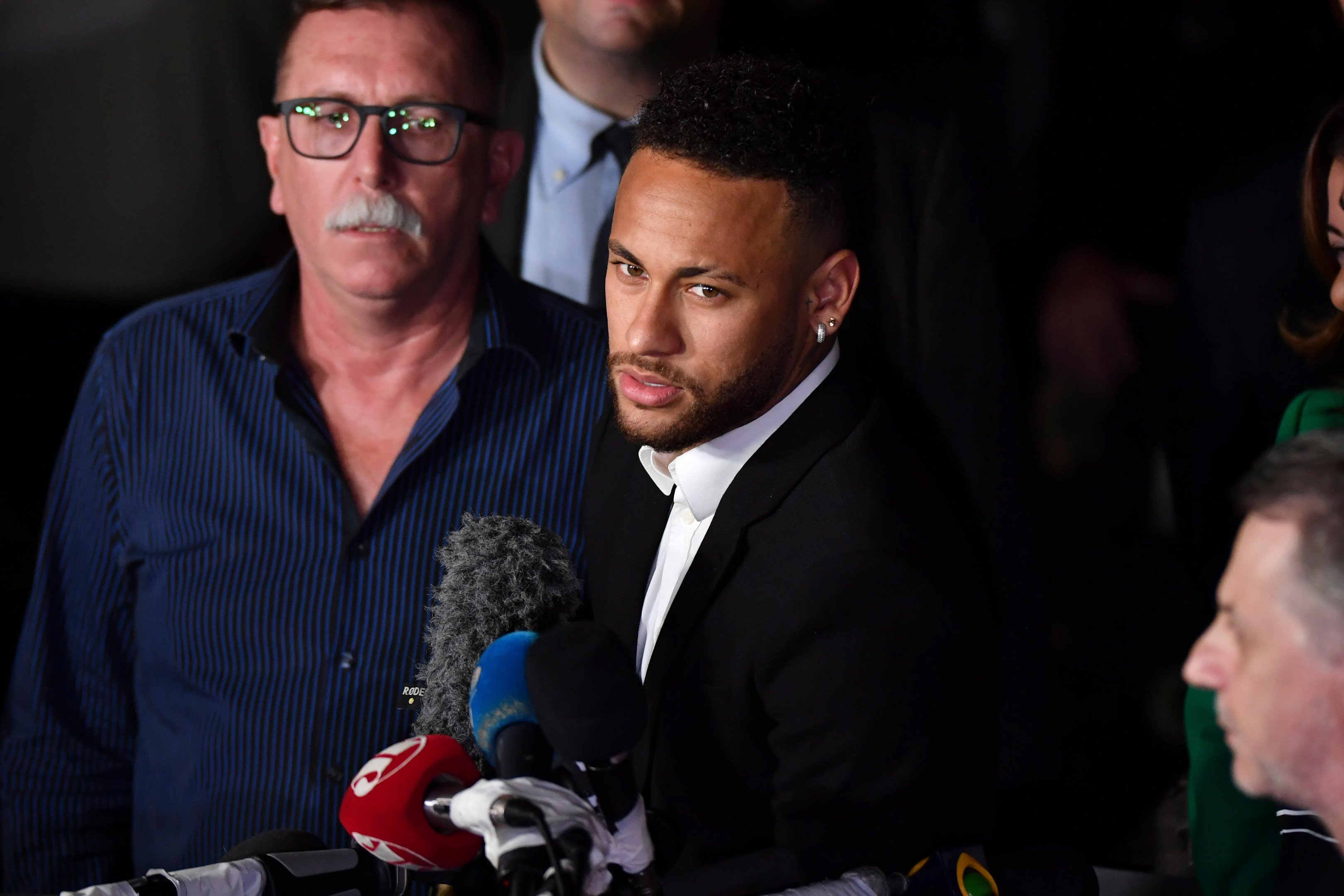 Neymar pegou tr&ecirc;s jogos de suspens&atilde;o na Liga dos Campe&otilde;es
