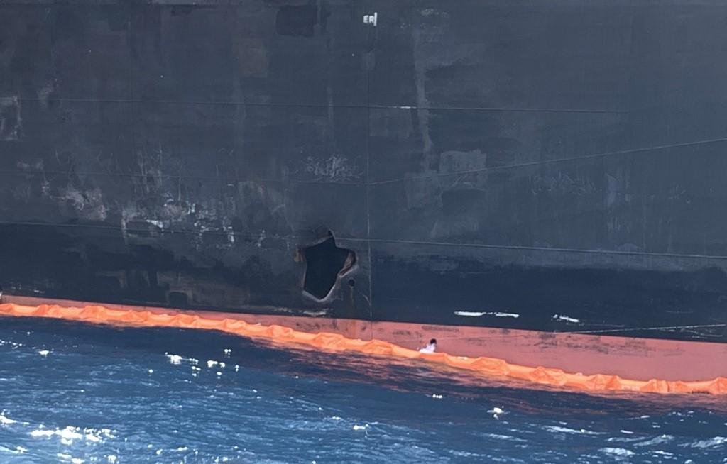 De acordo com comandante da Navcent, "parece que a inten&ccedil;&atilde;o n&atilde;o foi afundar o barco"