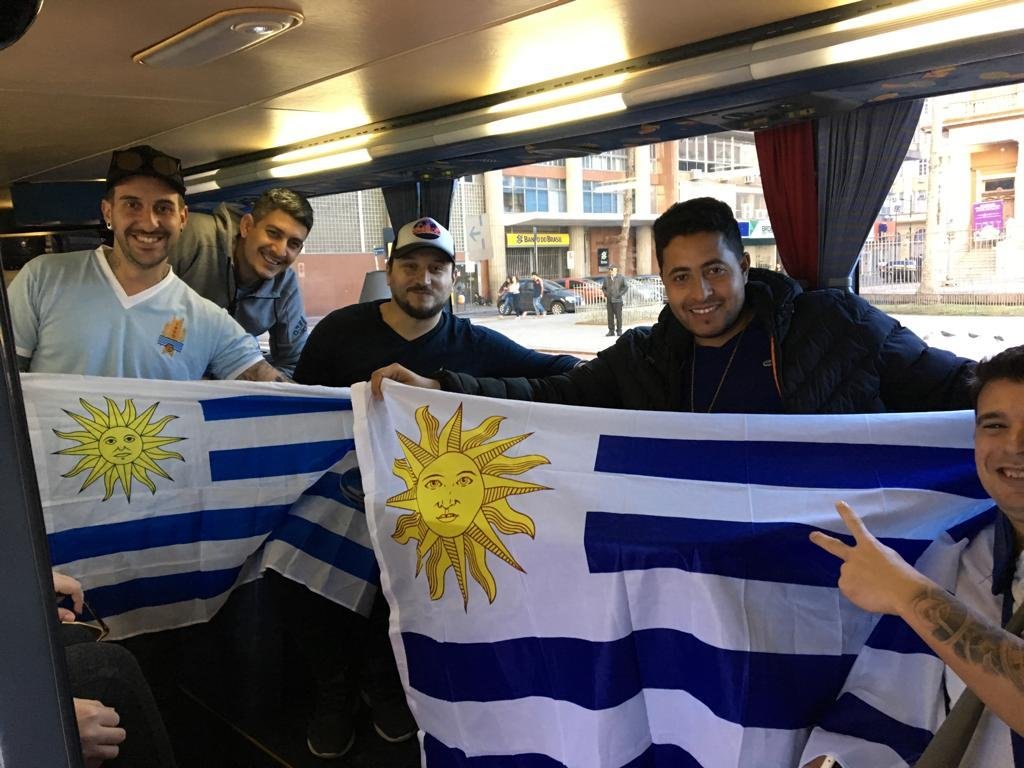Torcedores uruguaios vieram assistir partida contra Jap&atilde;o na Arena do Gr&ecirc;mio