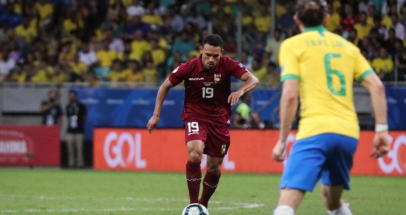 Jogador se lesionou na partida contra o Brasil