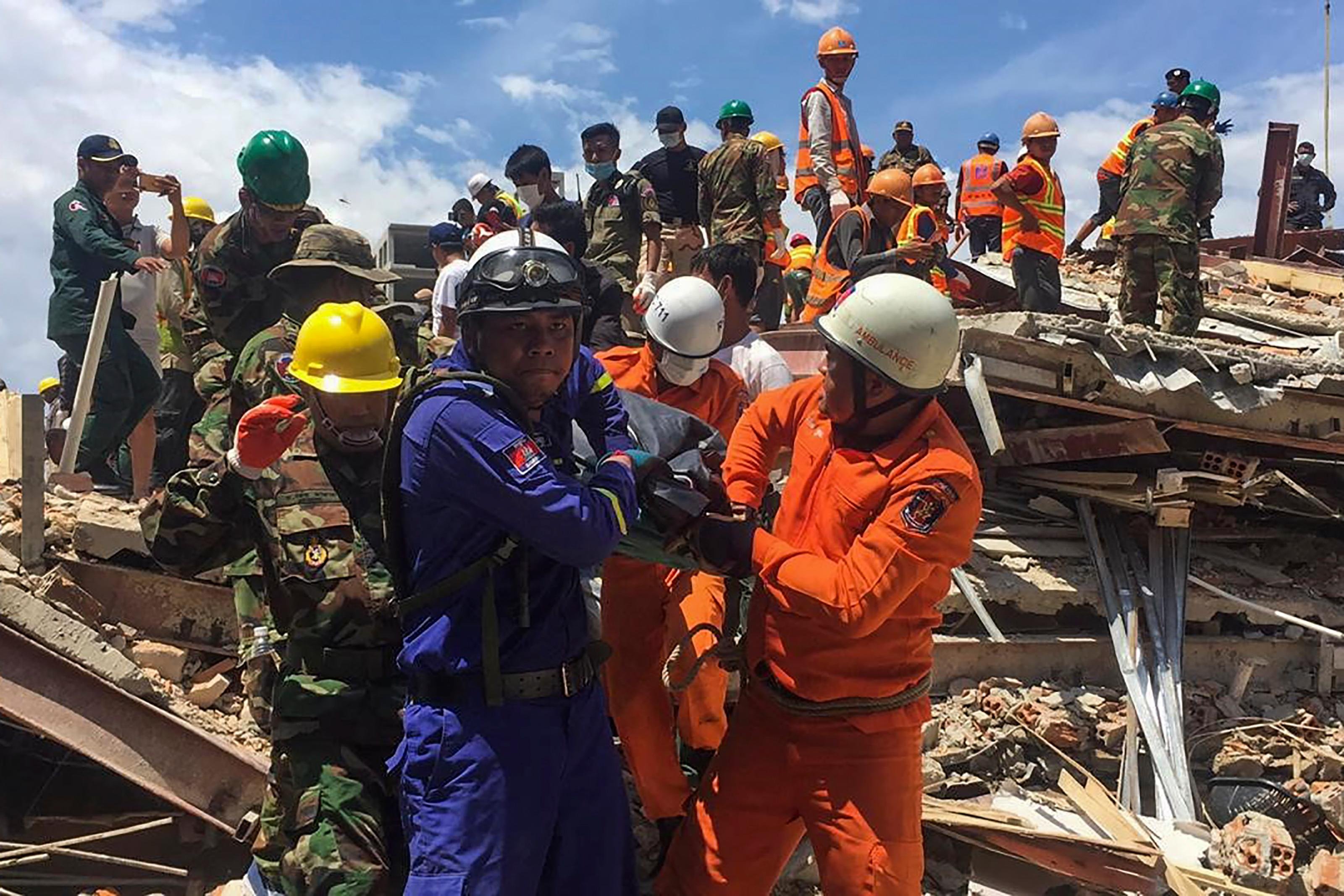 Pr&eacute;dio de sete andares desabou no Camboja