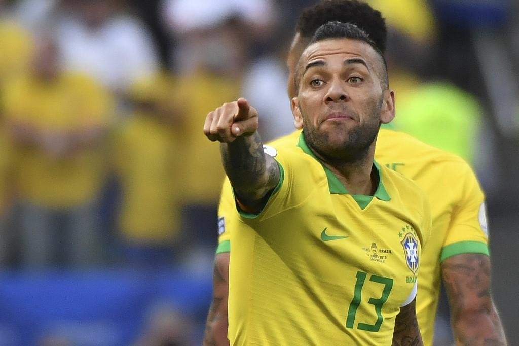 Daniel Alves &eacute; acusado de agress&atilde;o sexual na Espanha