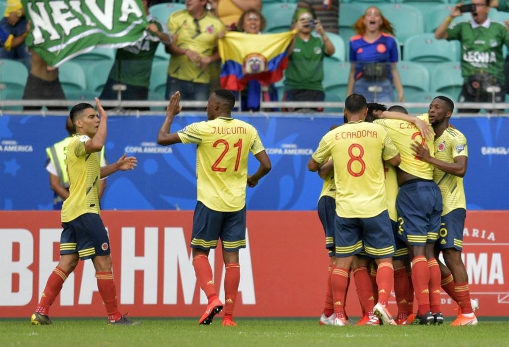 Jogadores colombianos celebram gol de Cuellar na Fonte Nova
