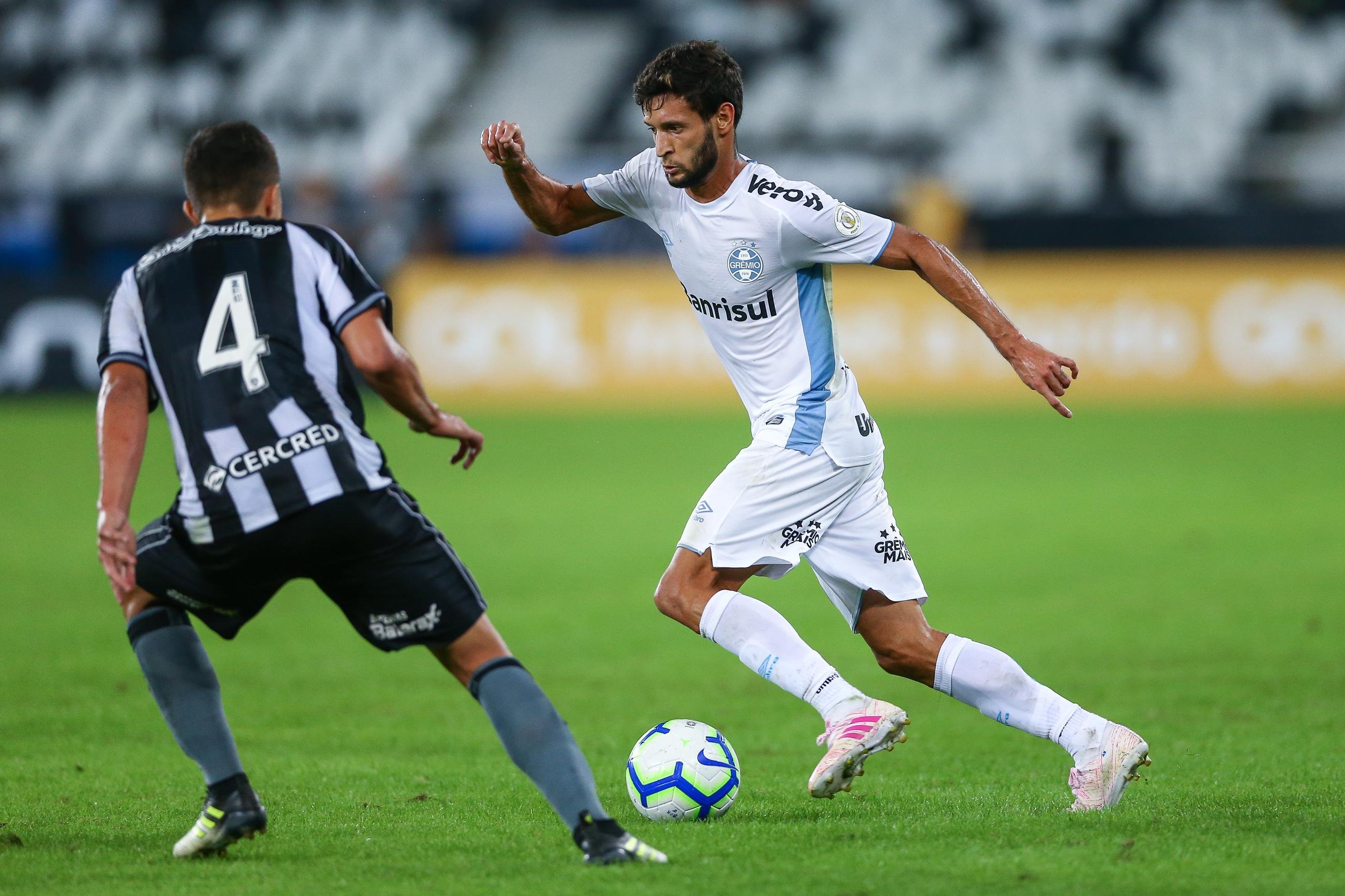 Juninho Capixaba foi titular enquanto Bruno Cortez esteve lesionado