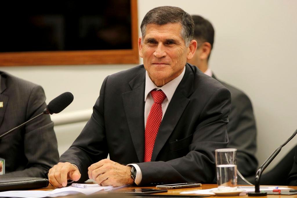 Santos Cruz lembrou Reginaldo Rossi ao comentar demiss&atilde;o