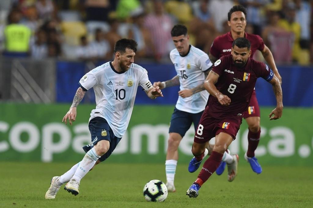 Messi voltou a reclamar dos gramados da Copa Am&eacute;rica