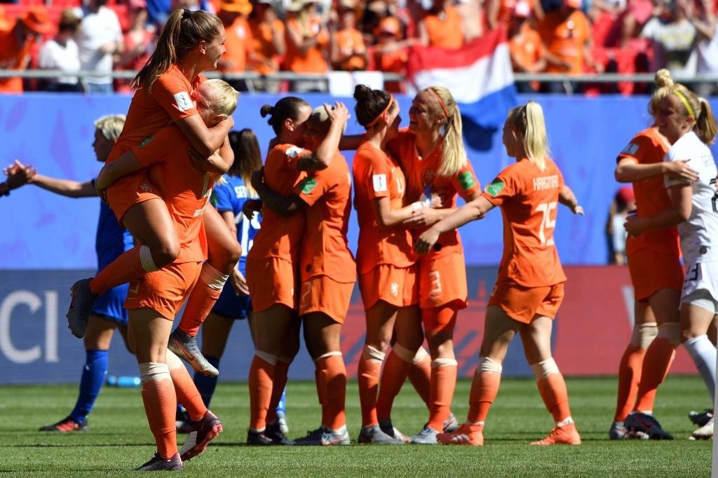 Holanda enfrentar&aacute; por uma vaga na final o vencedor do duelo entre Alemanha e Su&eacute;cia.
