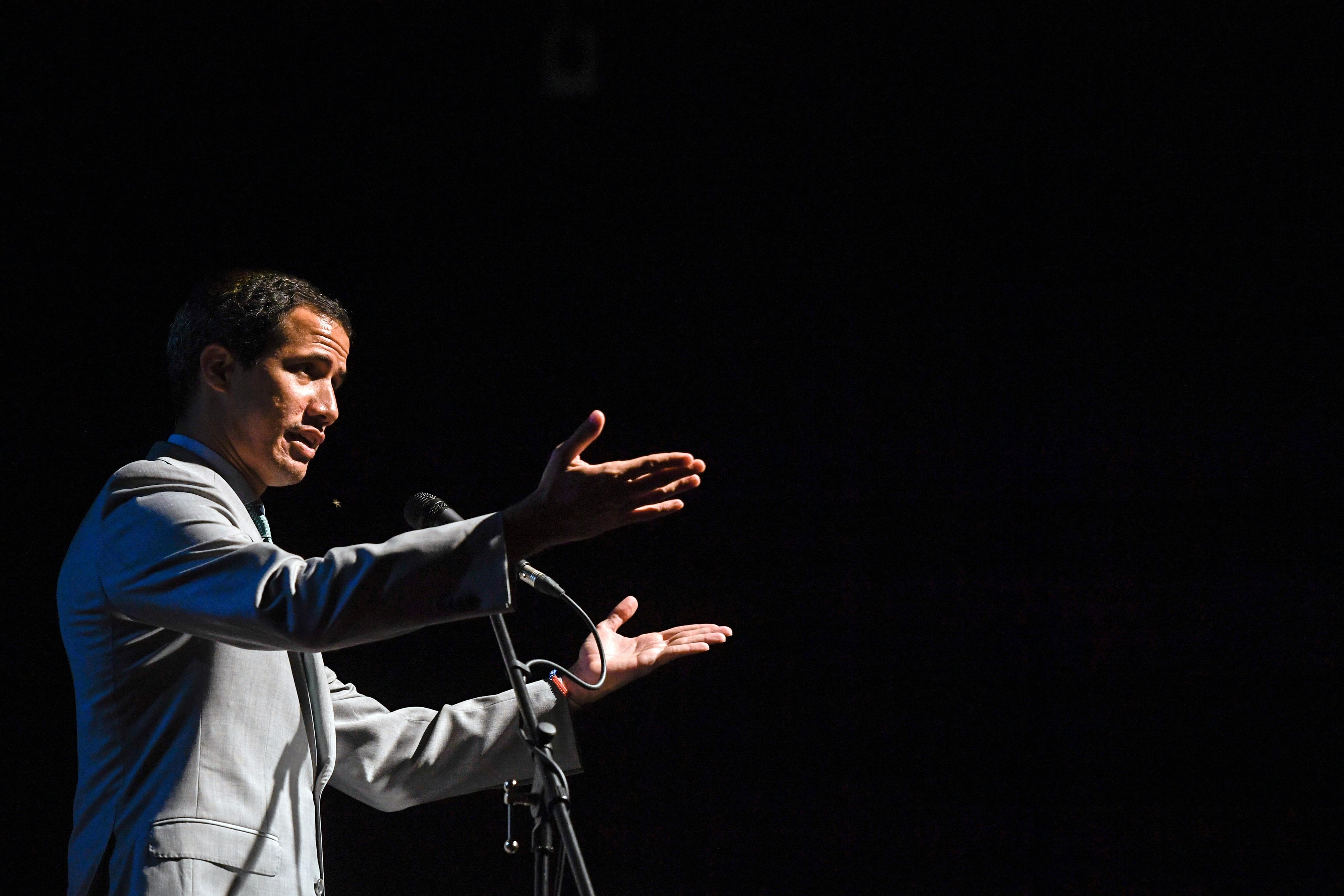 Atual presidente do Parlamento, Juan Guaid&oacute; se declarou presidente interino do pa&iacute;s