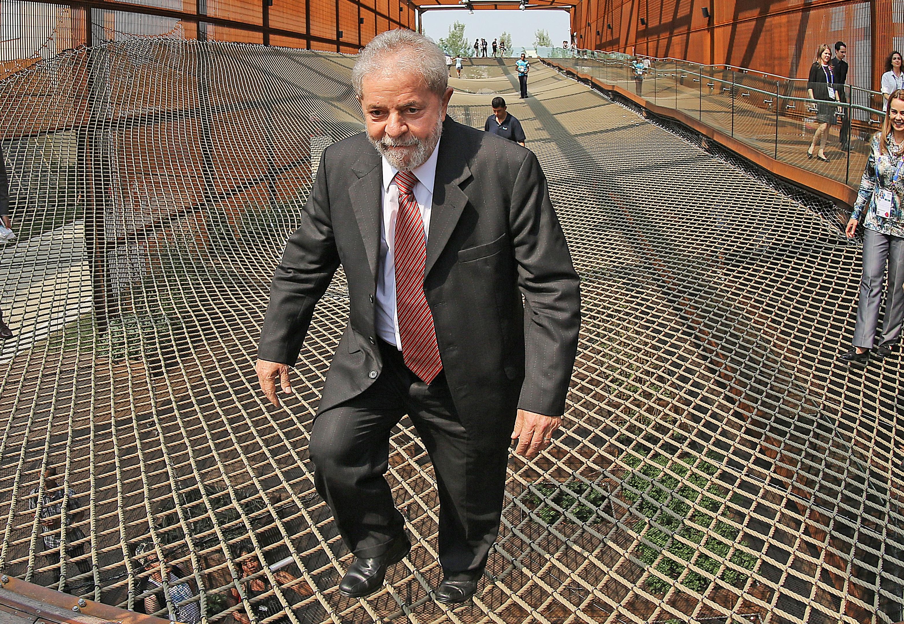 Defesa de Lula divulgou nota, neste domingo, refor&ccedil;ando &ldquo;a forma ileg&iacute;tima e ilegal como foi constru&iacute;da a condena&ccedil;&atilde;o do ex-presidente&rdquo;