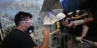 Polícia de Hong Kong conteve manifestantes usando gás lacrimogêneo