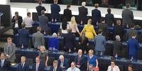 De costas, 29 deputados britânicos protestaram no Parlamento Europeu