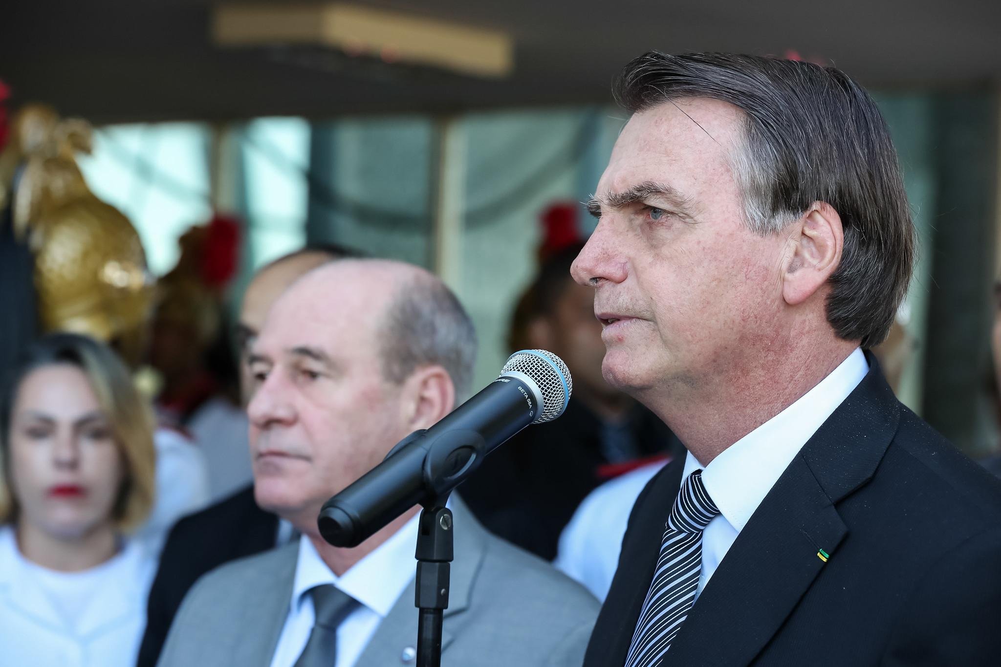 Informa&ccedil;&atilde;o &eacute; de Jair Bolsonaro, ap&oacute;s almo&ccedil;o com ministro da Defesa