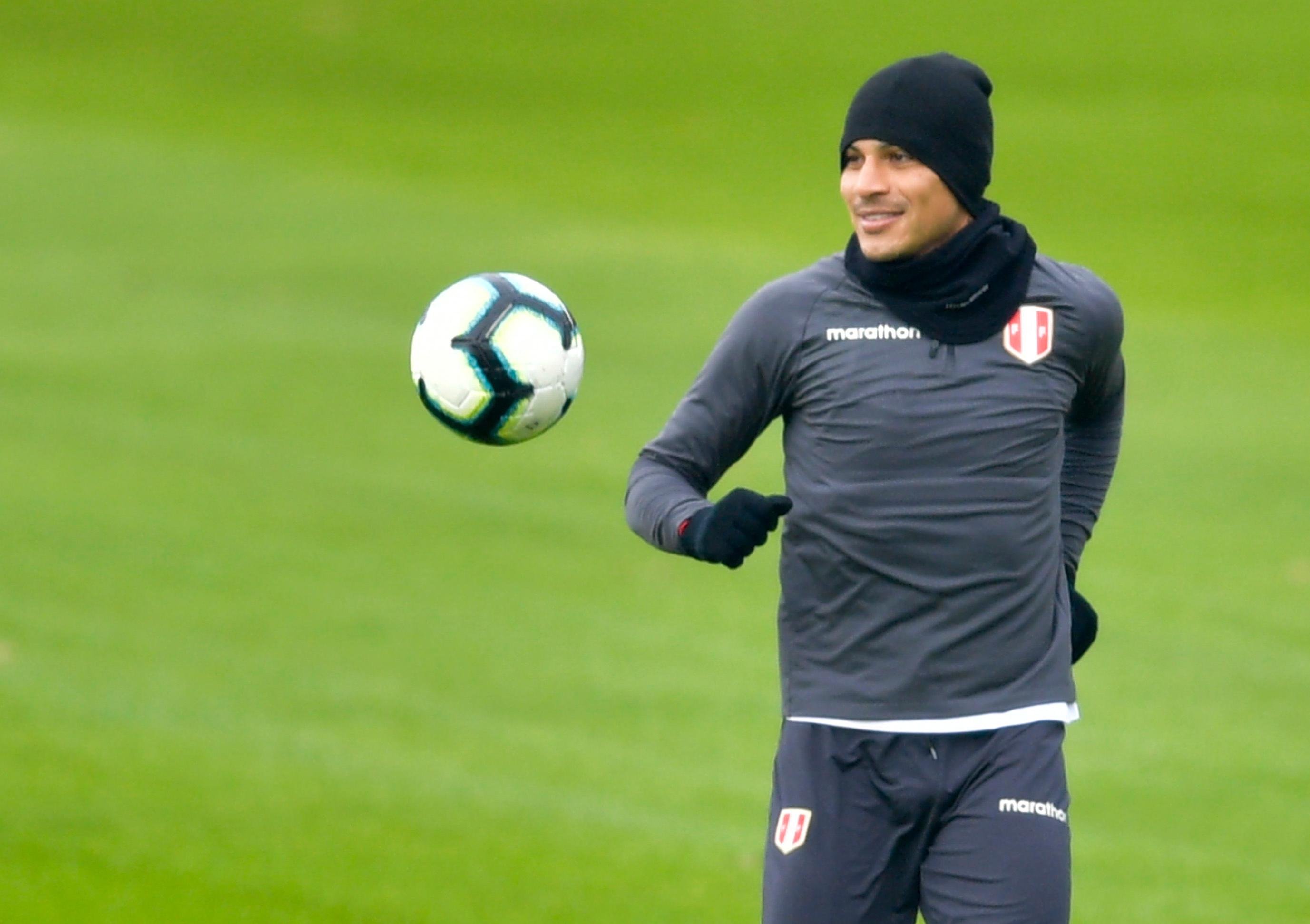 Guerrero &eacute; a esperan&ccedil;a de gols do Peru contra o Chile