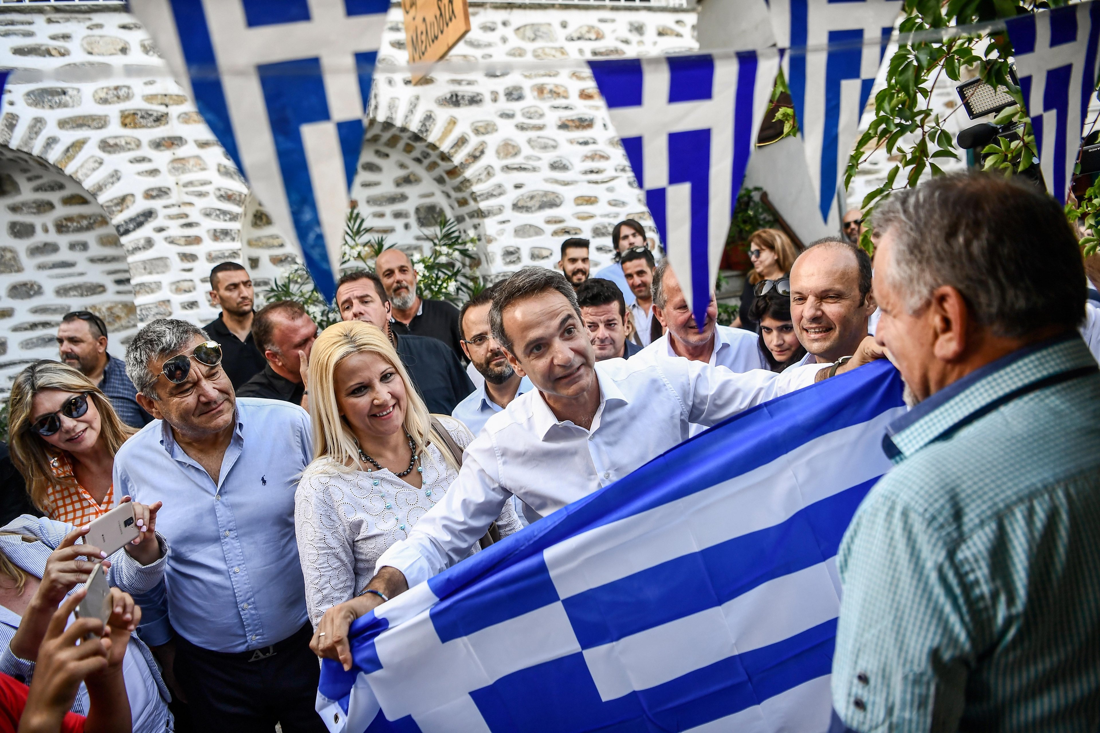 Tsipras enfrenta desgaste pela implementa&ccedil;&atilde;o de plano de austeridade