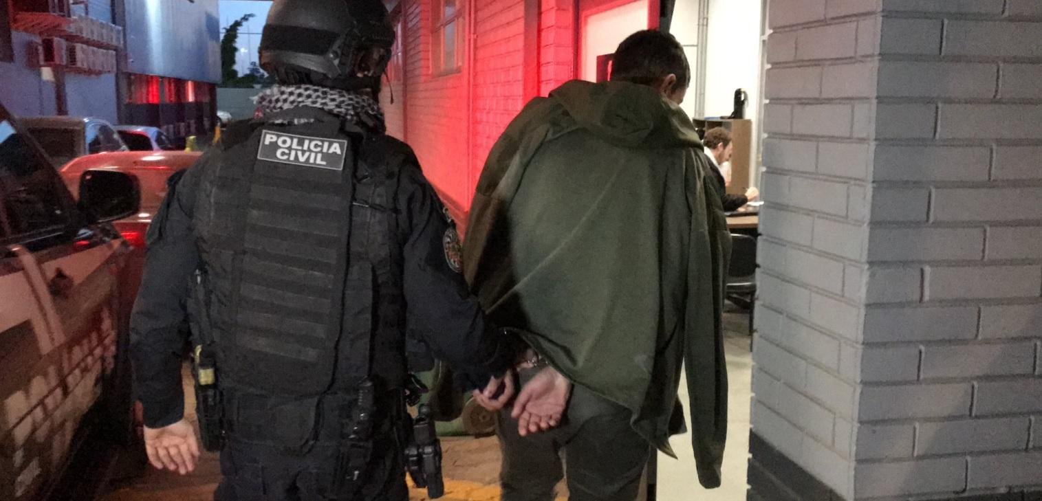 Ao menos oito pessoas j&aacute; foram detidas na opera&ccedil;&atilde;o da Pol&iacute;cia Civil