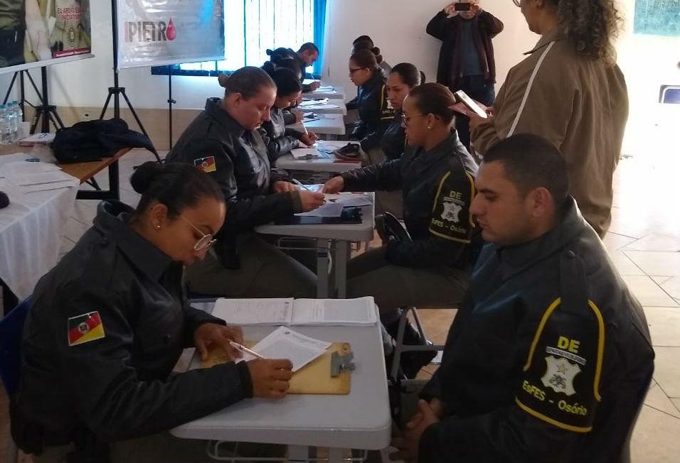 Antes do cadastro, equipe do Hemocentro do Estado e o presidente do Instituto Pietro, Beto Albuquerque, falaram com os alunos