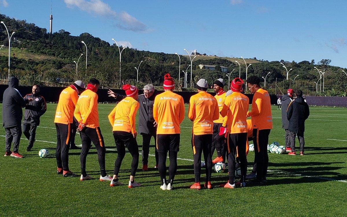 Reservas enfrentaram a equipe Sub 20 do Inter em uma manh&atilde; de muito frio no CT do Parque Gigante