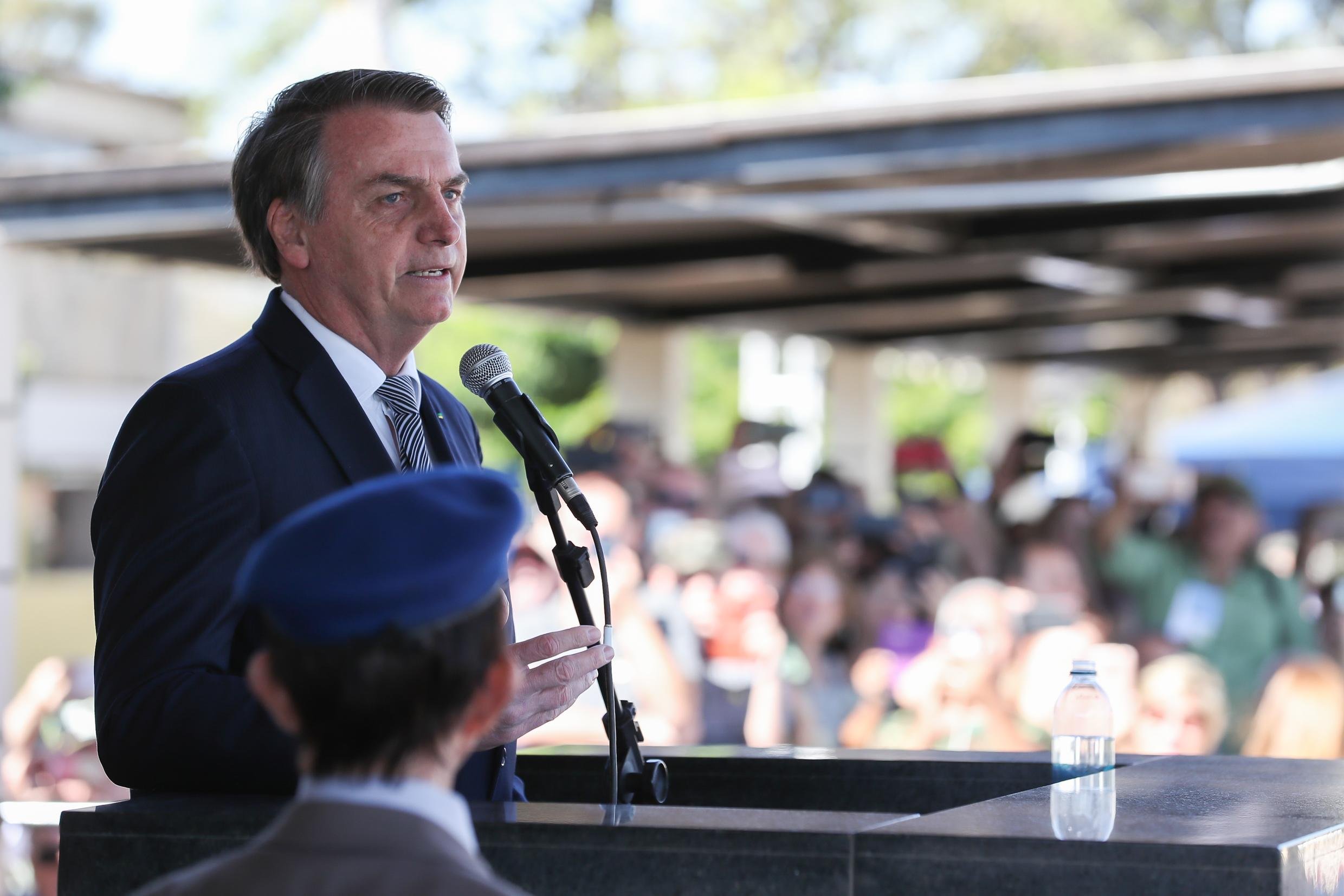 Em tom de brincadeira,  presidente disse que queria criticar o ministro, mas n&atilde;o consegue