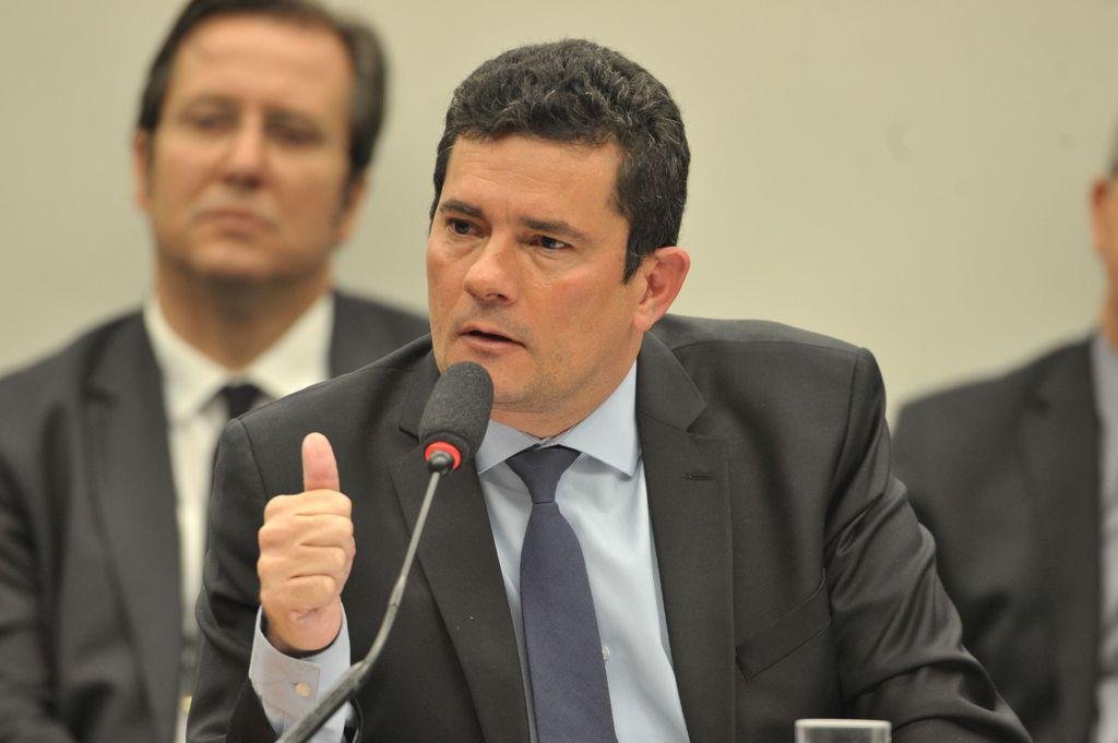 "N&atilde;o vai ser por causa de falsos esc&acirc;ndalos que vou desistir dessa miss&atilde;o", disse S&eacute;rgio Moro
