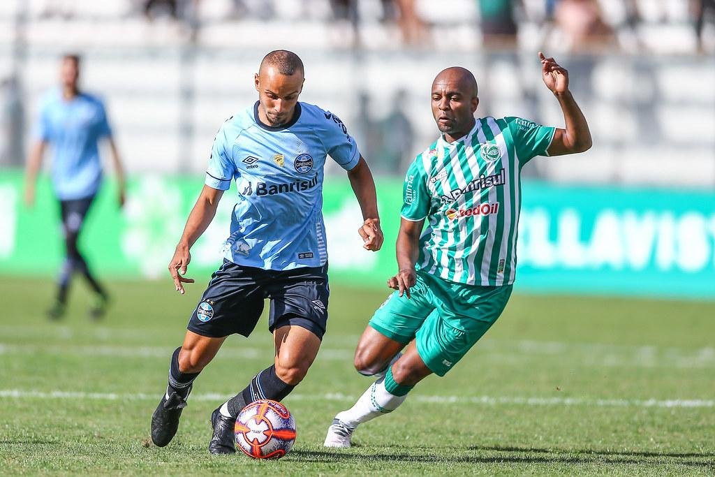 Thaciano passa a ter v&iacute;nculo at&eacute; dezembro de 2022 com o Gr&ecirc;mio