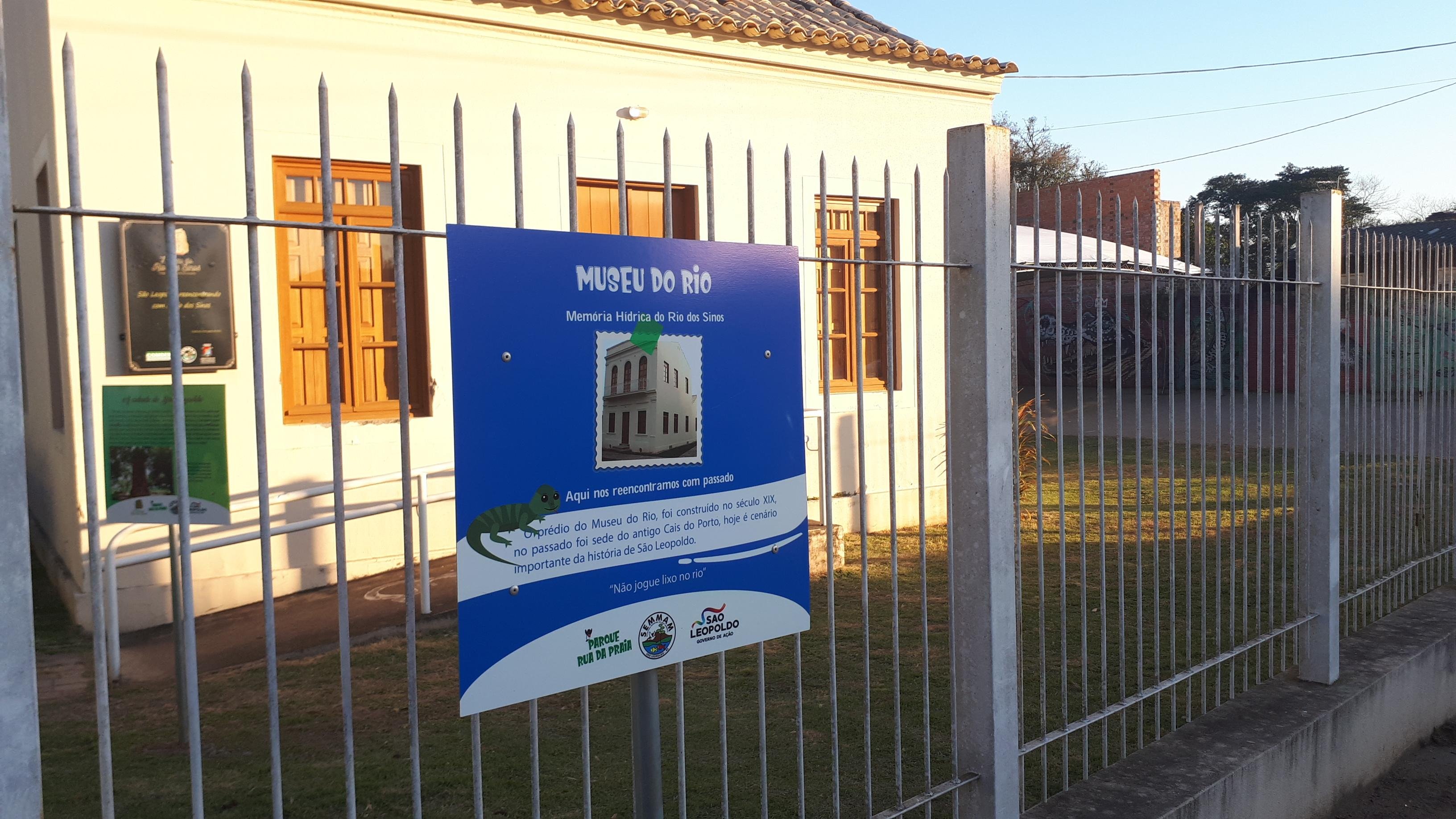 Placas fazem parte de a&ccedil;&atilde;o de educa&ccedil;&atilde;o ambiental