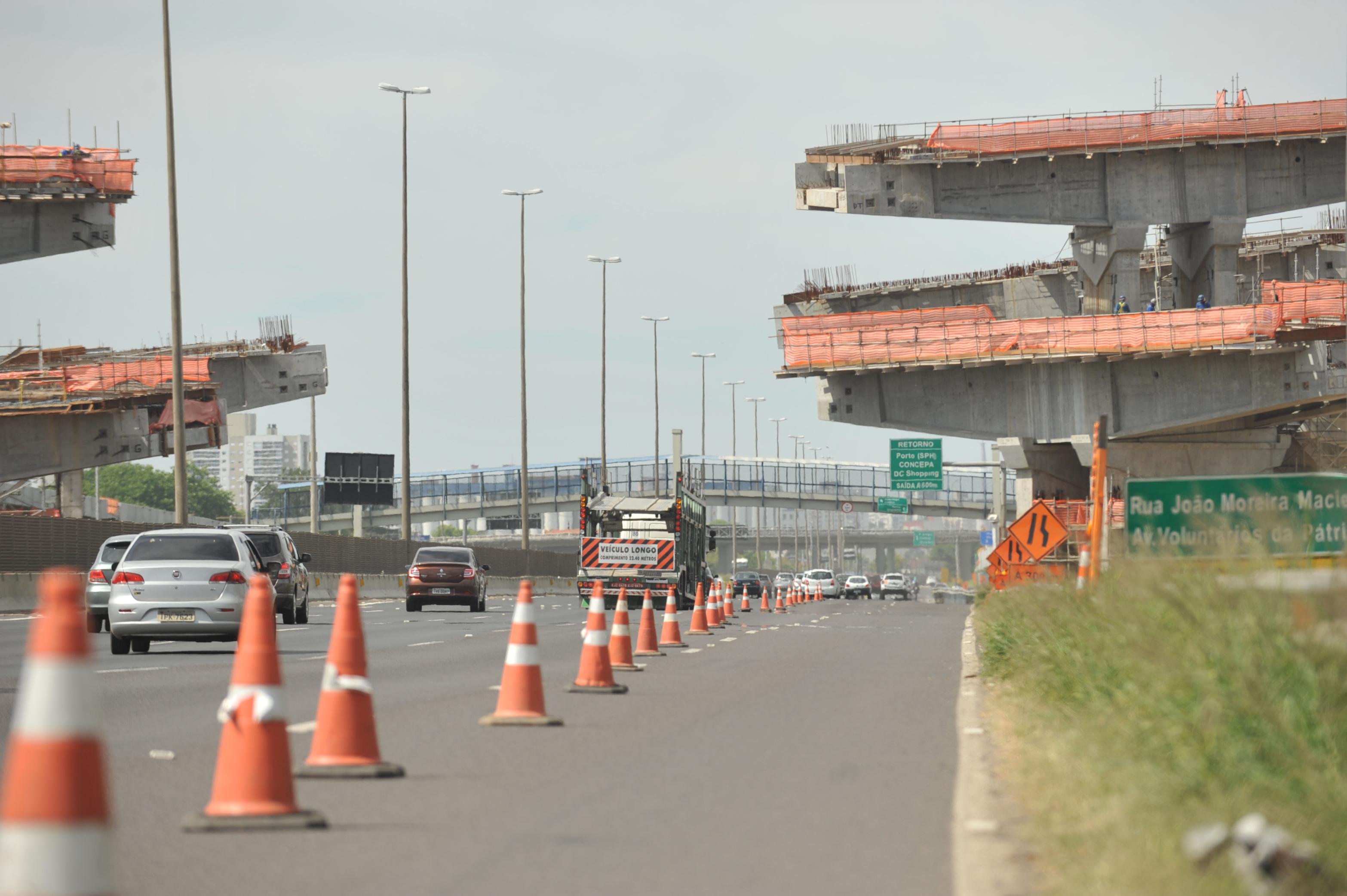Custo da constru&ccedil;&atilde;o civil teve aumento no &uacute;ltimo m&ecirc;s. Na foto, obras da segunda ponte do Gua&iacute;ba
