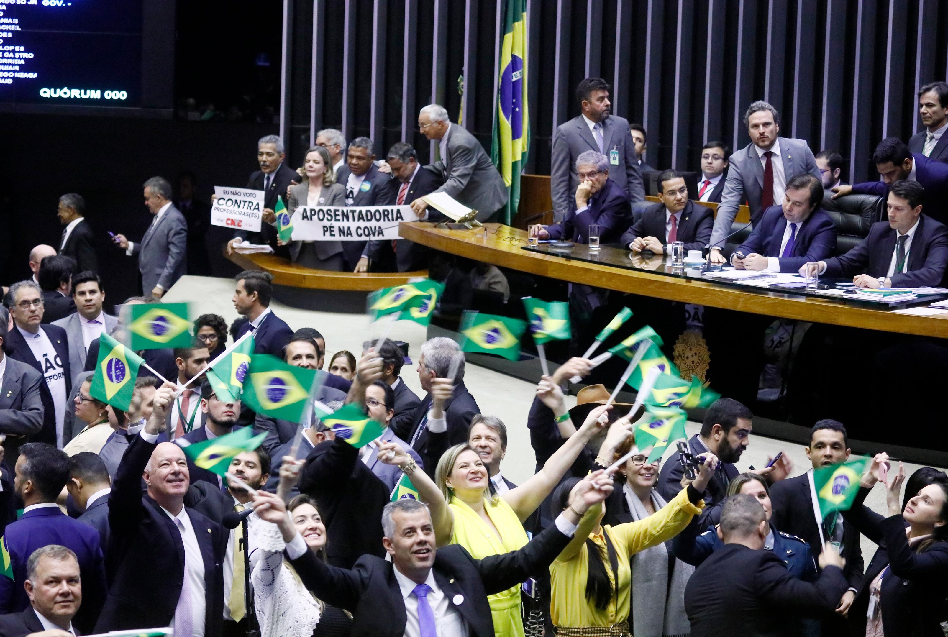 Deputados analisam texto da Reforma da Previd&ecirc;ncia