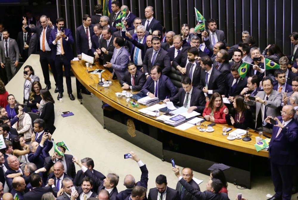 C&acirc;mara retomar&aacute; os trabalhos hoje para a an&aacute;lise de destaques