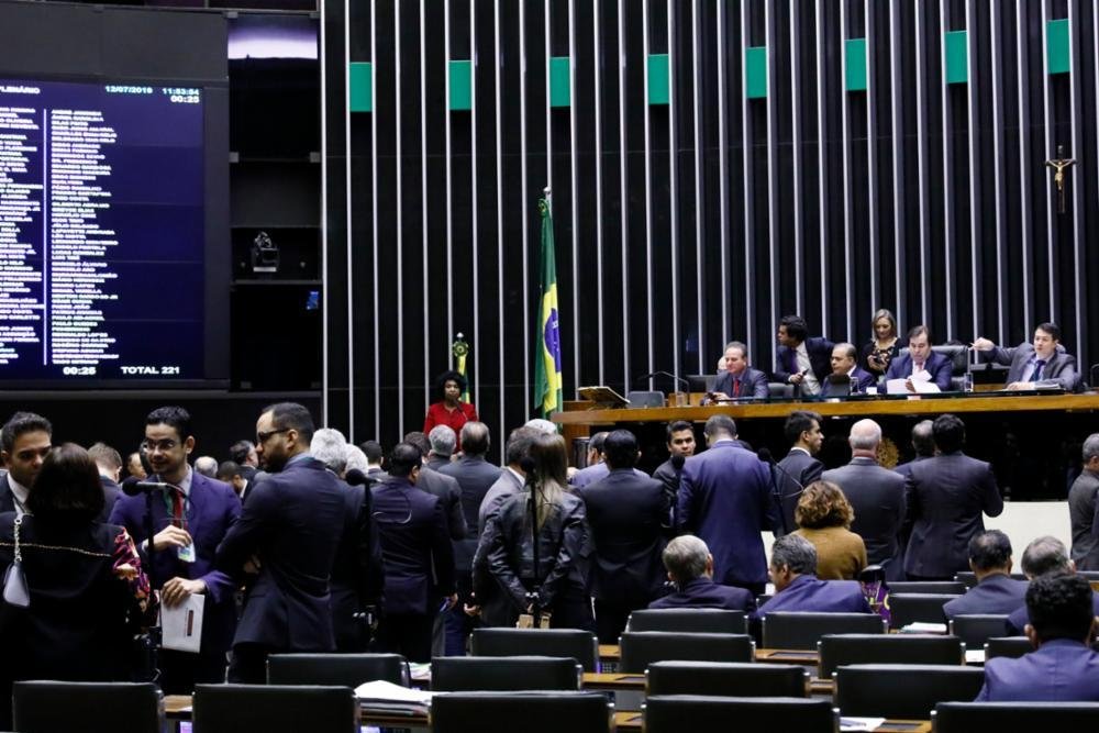 Deputados est&atilde;o reunidos na C&acirc;mara para continuar a vota&ccedil;&atilde;o de destaques