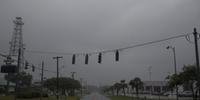 Semáforos já estão desligados em Morgan City, um dos locais por onde a tempestade tropical já passou
