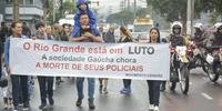 Protesto foi realizado na manhã deste sábado em Porto Alegre