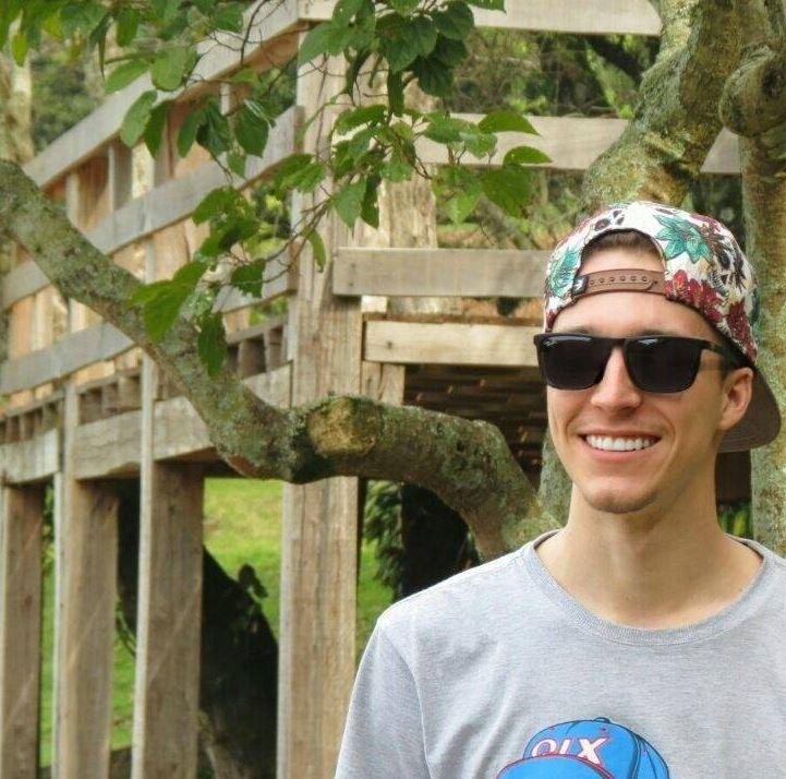 Lucas pescava com amigos quando barco virou no Vacaca&iacute;