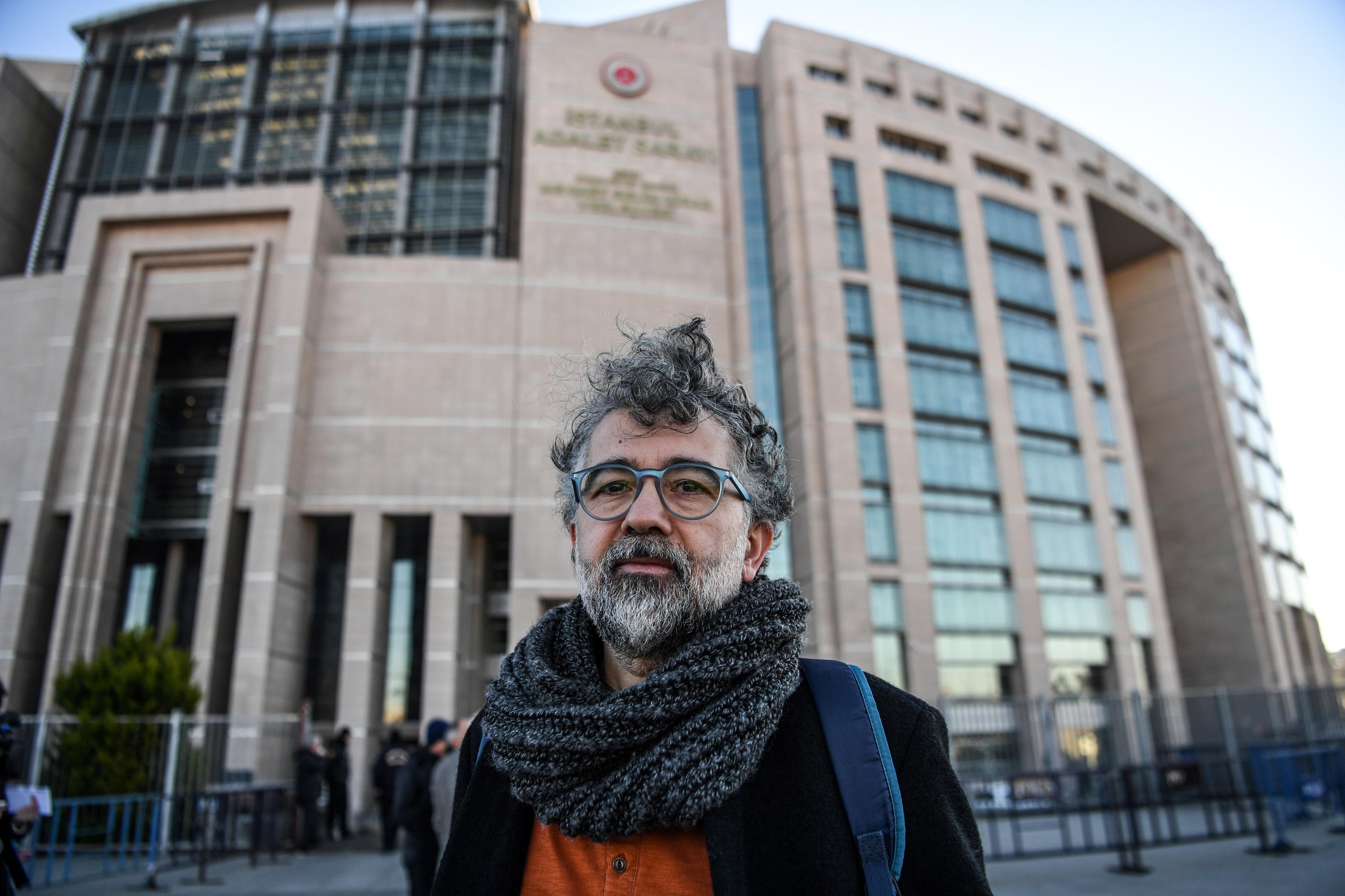Decis&atilde;o tomada na aus&ecirc;ncia de &Ouml;nderoglu foi aplaudida