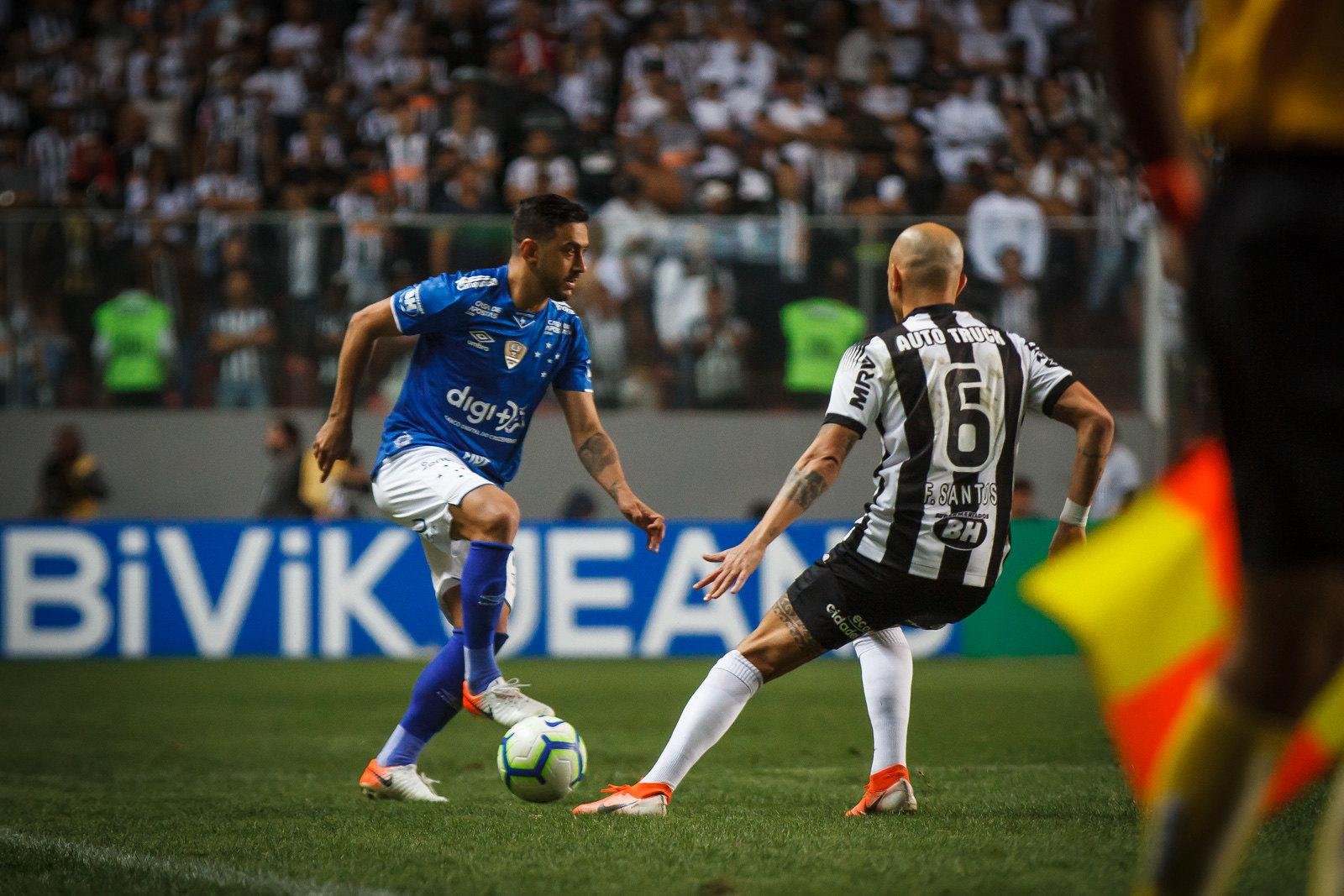 Jogo foi marcado por gola&ccedil;os e pol&ecirc;micas