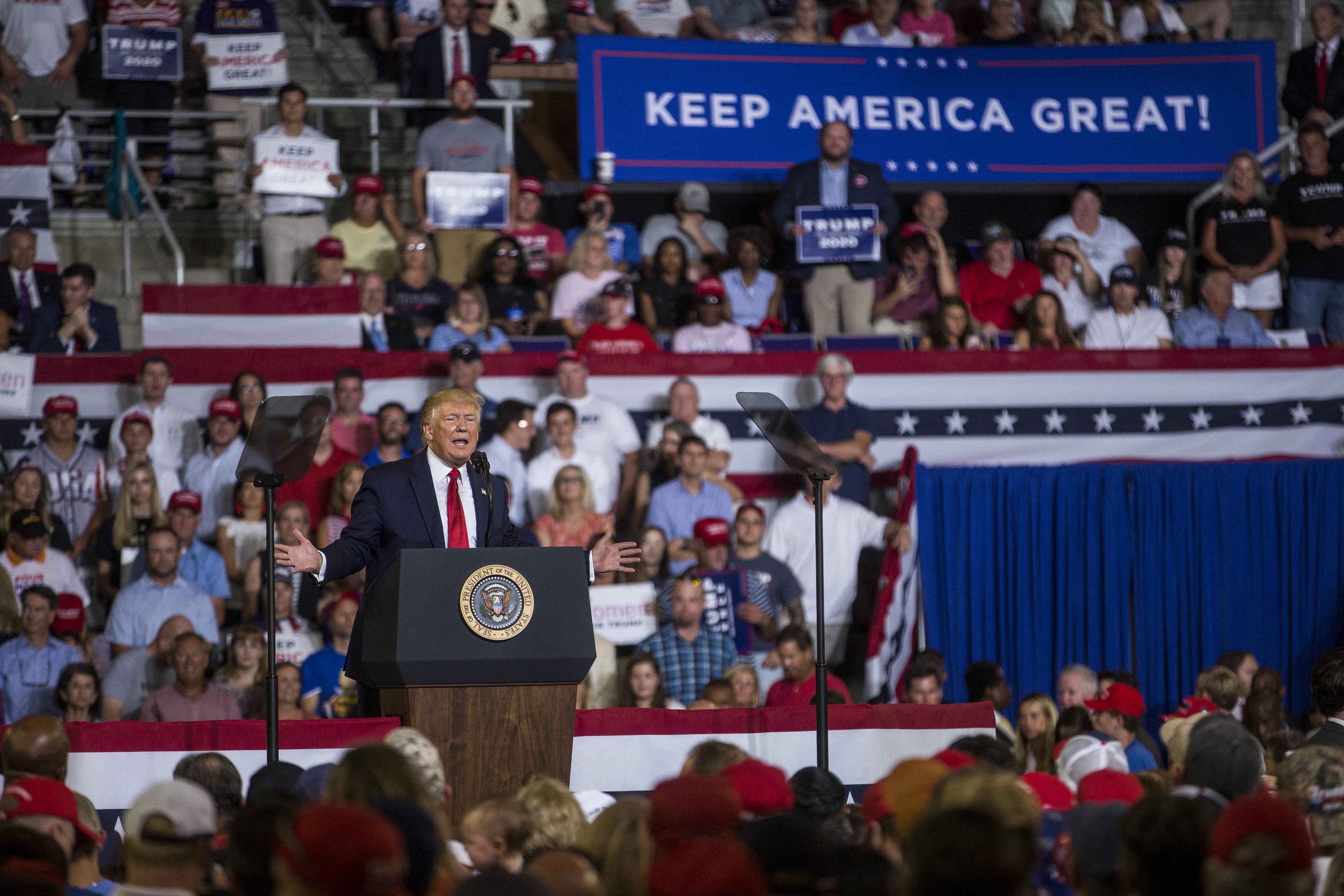 &Iacute;ndice de aprova&ccedil;&atilde;o do Governo Trump permanece em 41% ap&oacute;s pol&ecirc;mica