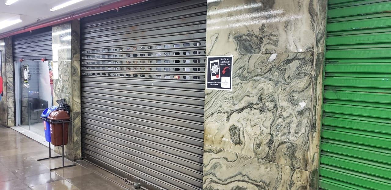 Galeria na rua Dr. Flores, no Centro de Porto Alegre, foi arrombada nesta quinta-feira