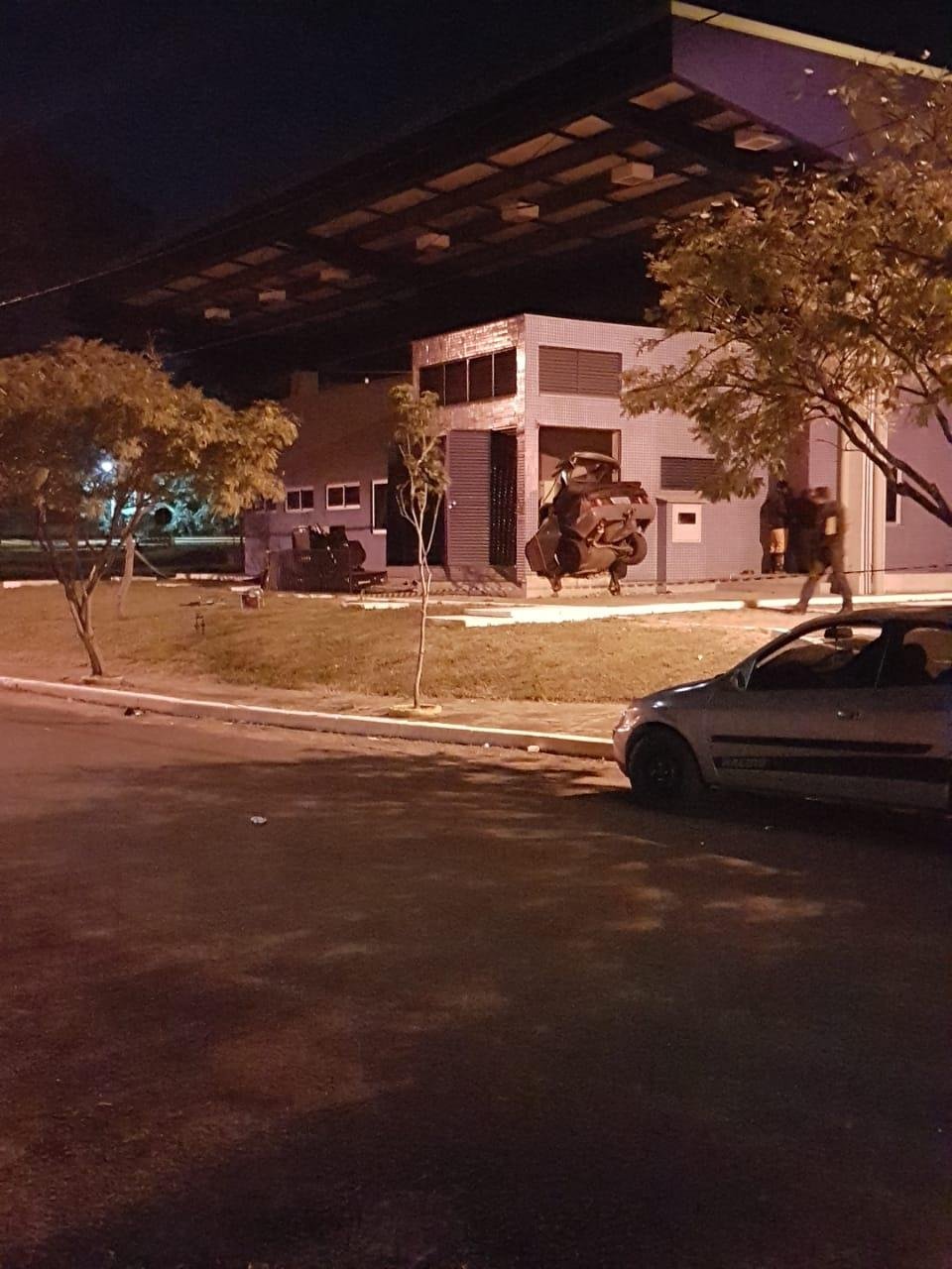Colis&atilde;o contra pr&eacute;dio da aduana ocorreu na madrugada desta quinta-feira