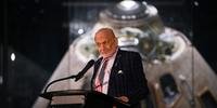 Buzz Aldrin discursa durante as celebrações pelos 50 anos do Homem na Lua