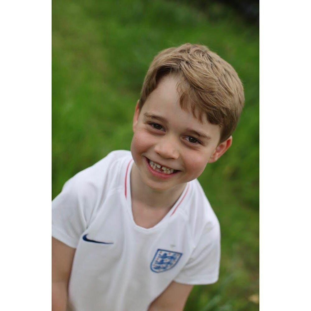 George &eacute; filho mais velho de William e Kate Middleton
