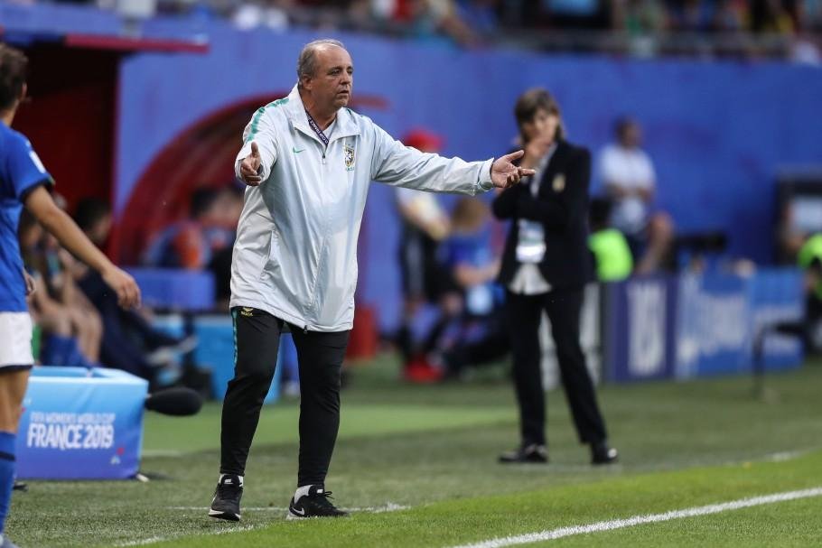 T&eacute;cnico foi criticado ap&oacute;s elimina&ccedil;&atilde;o na Copa do Mundo feminina
