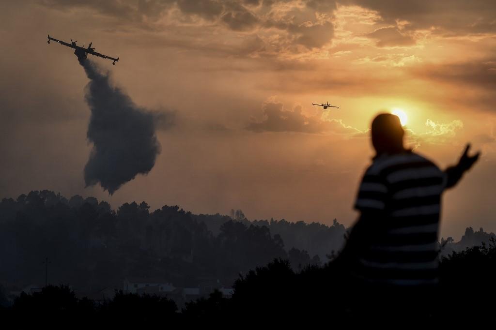Avi&otilde;es t&ecirc;m sido usados no combate &agrave;s chamas em Portugal